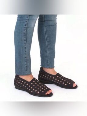 Arche Black Perforated Open-Toe Slip-On Sandals Great Condition SZ 38/ U. S.7.5